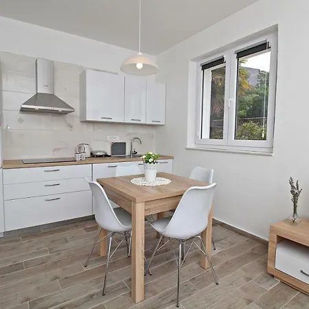 Mare Apartment *